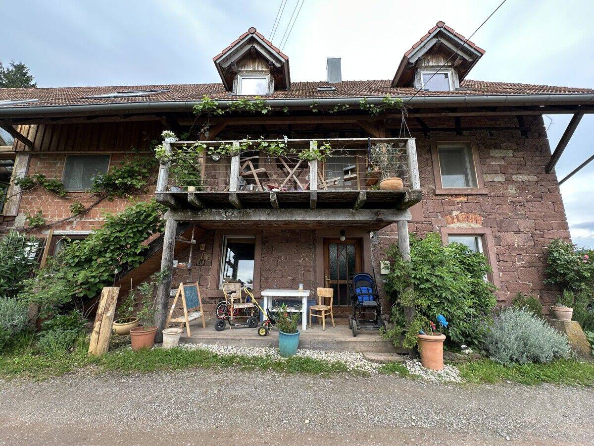 Bieterverfahren: Vermietete 4-Zi-Erdgeschosswohnung mit Terrasse und Grundstücksanteil in Freiamt, 79348 Freiamt