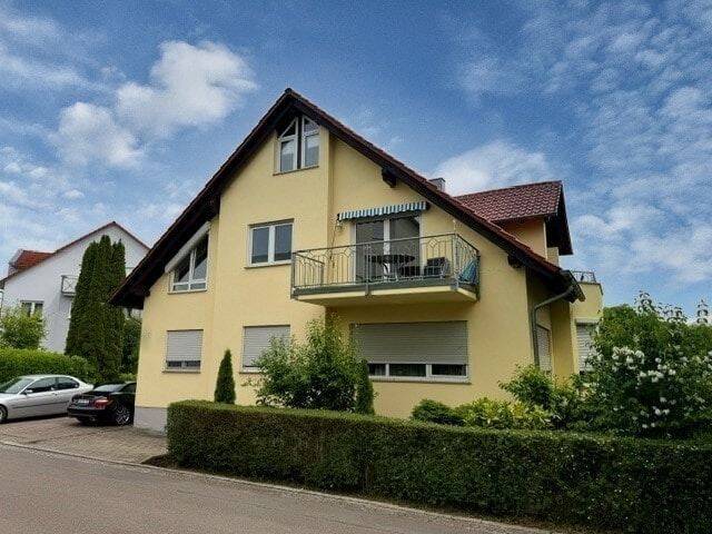 Sofort Einziehen: Großzügige ETW mit zwei Balkonen und ausgebautem Dachgeschoss!, 71522 Backnang