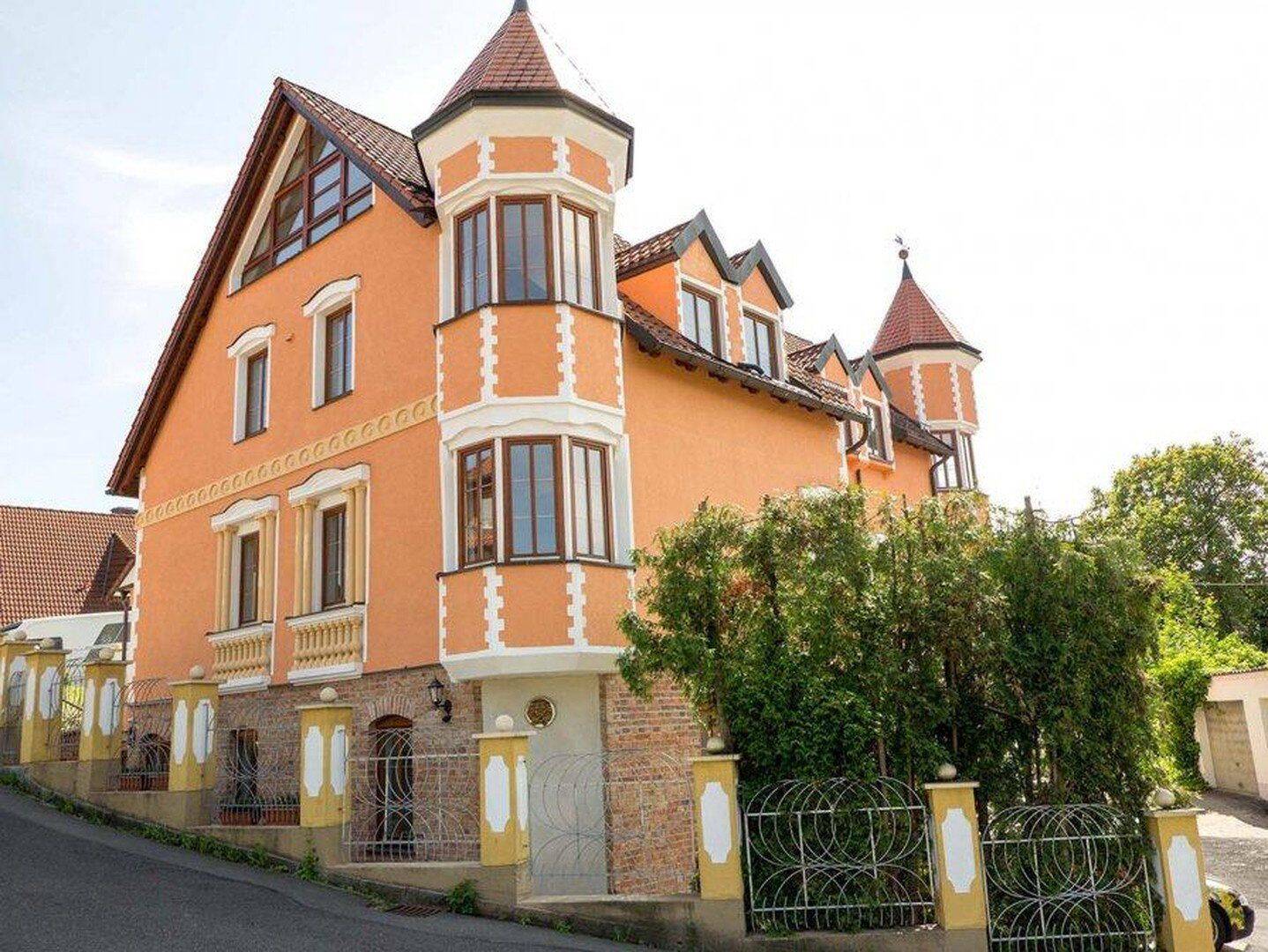 Schlossartiges MFH/Mehrgenerationenhaus, gehoben und attraktive Rendite, 91220 Schnaittach