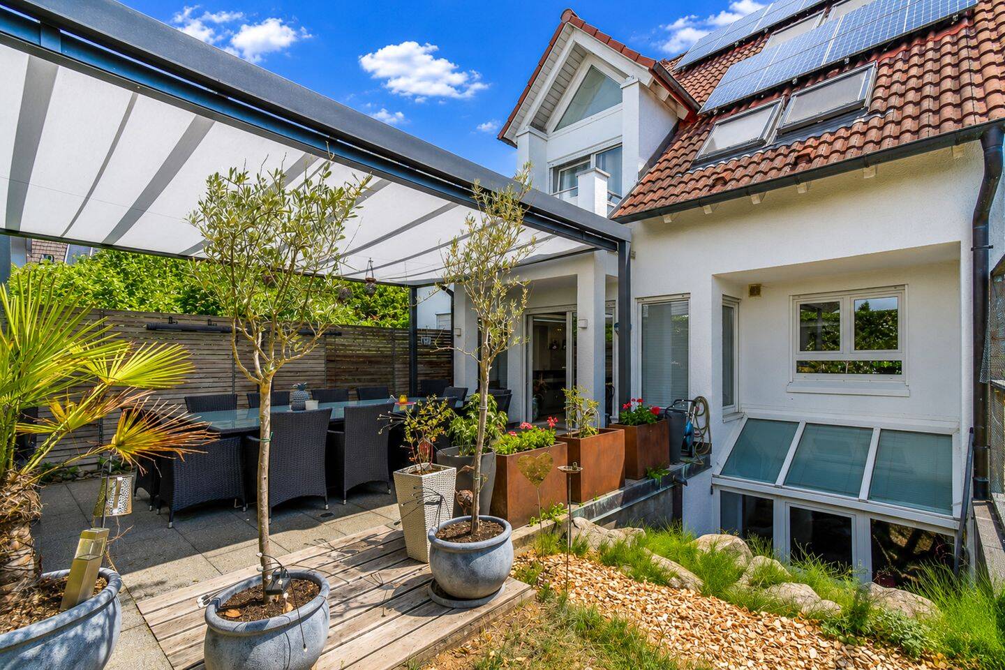 Ihr neues Zuhause: Modernisierte Doppelhaushälfte mit Blick auf die Weinberge, 71404 Korb