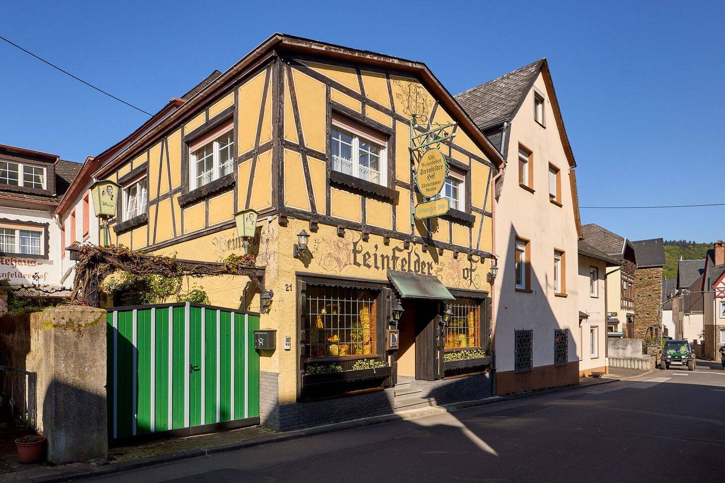 Einfamilienhaus mit Weinstube und Gästezimmern, 56821 Ellenz-Poltersdorf
