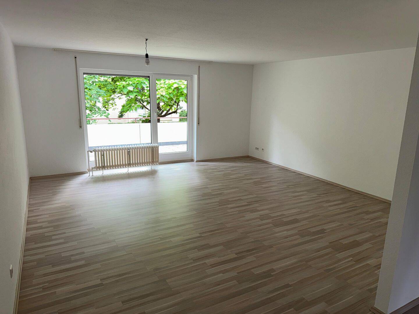 Ein Zimmer Wohnung mir Balkon und Außenstellplatz, 70327 Stuttgart