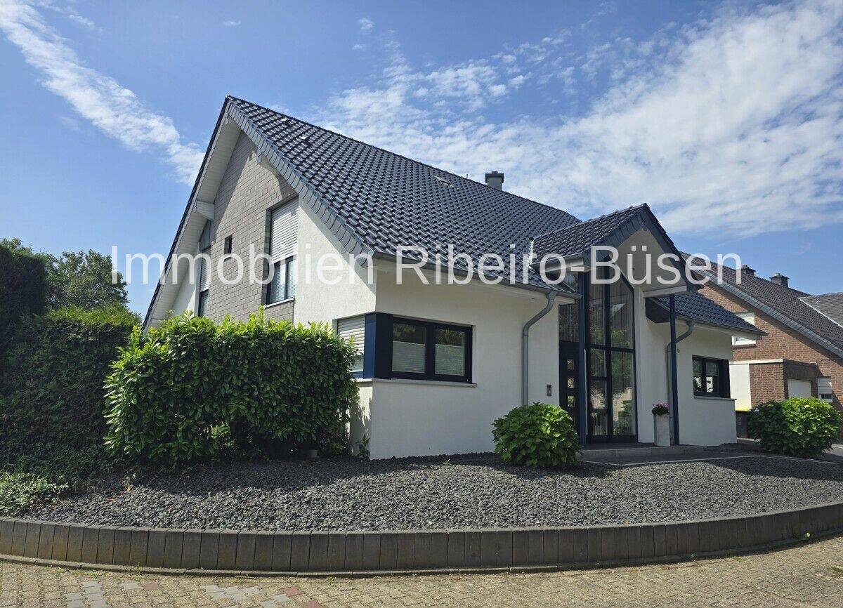 Ein Zuhause für höchste Ansprüche – großzügiges Wohnen mit Pool und Einliegerwohnung, 41238 Mönchengladbach