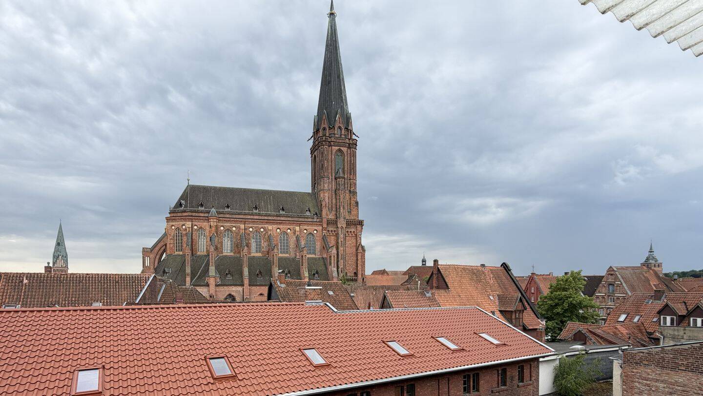 Penthouse-Feeling über den Dächern von Lüneburg – frisch sanierte 3-Zimmer-Dachgeschosswohnung mit Balkon, 21335 Lüneburg