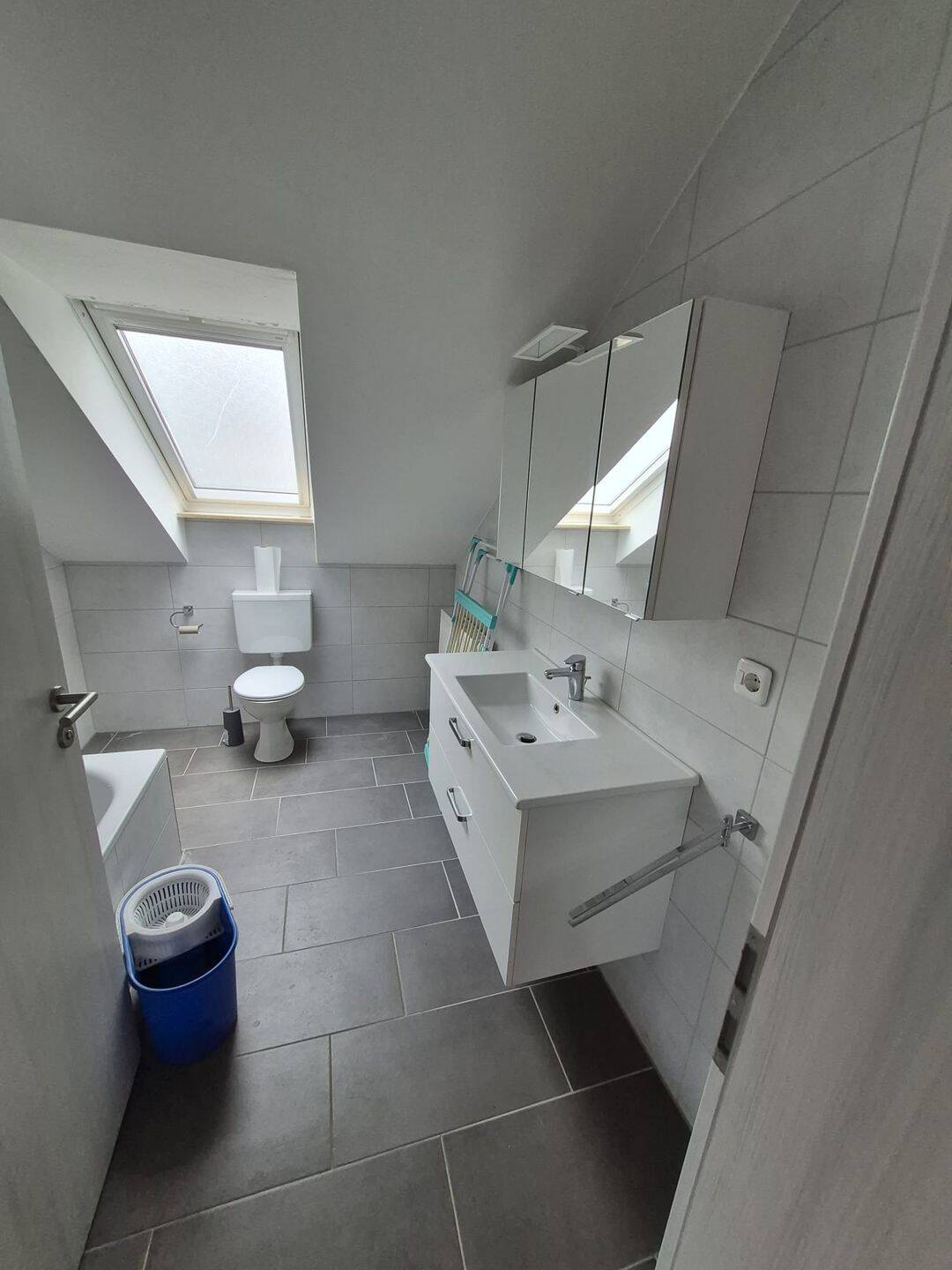 2-Zimmer-Dachgeschosswohnung mit Balkon und Kfz-Stellplatz inkl. EBK, 97464 Niederwerrn