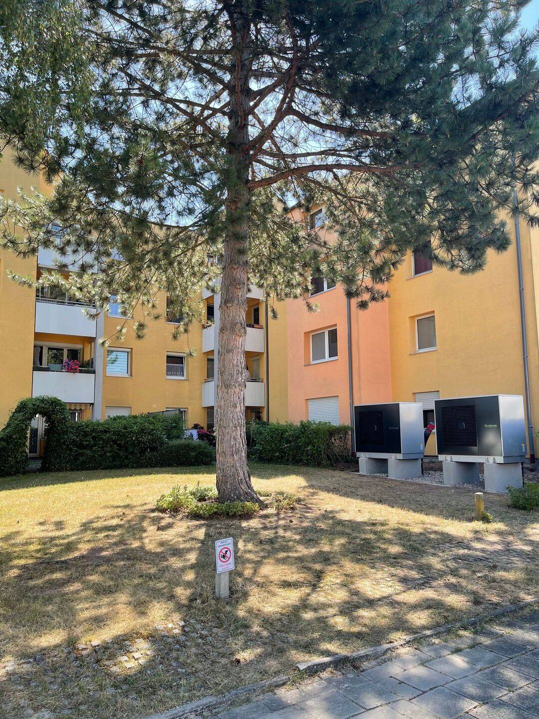 Wunderschöne 2-Zimmer-Wohnung mit Balkon und herrlichem Ausblick in Fürth-Burgfarrnbach – von Privat, 90768 Fürth