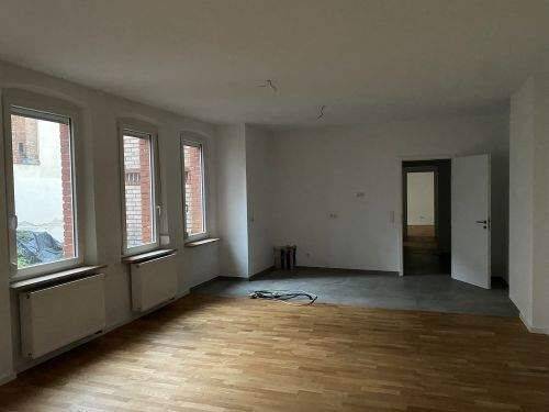 Kernsanierte Altbauwohnung im ruhigen Rückgebäude in zentraler Lage direkt hinter dem Hauptbahnhof in Fürth, 90763 Fürth (Südstadt Weikershof)