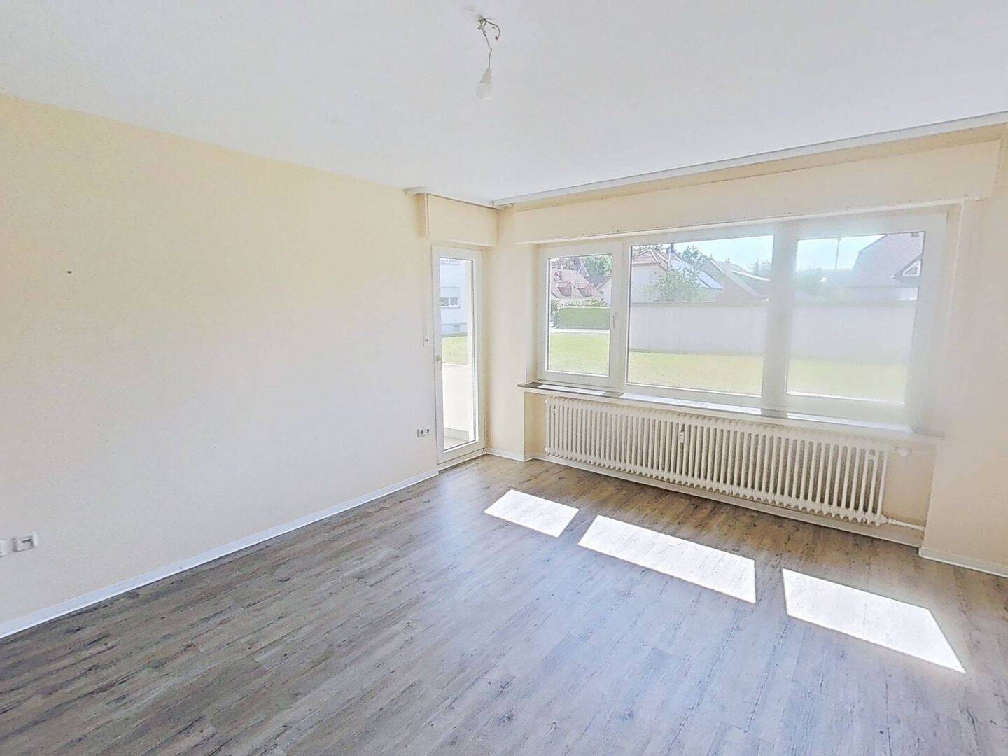 Komfortabel im Erdgeschoss: Helle 3-Zimmer-Wohnung mit Tageslichtbad (Wanne + Dusche), 33104 Paderborn