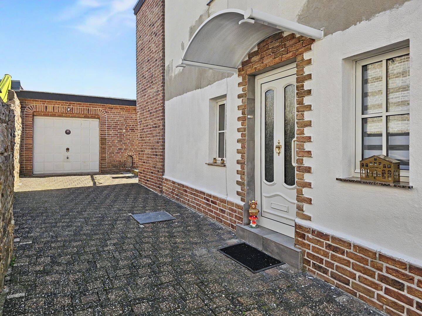 Eschweiler-St. Jöris: Großzügiges Einfamilienhaus mit Wintergarten und Garage in ruhiger Lage, 52249 Eschweiler