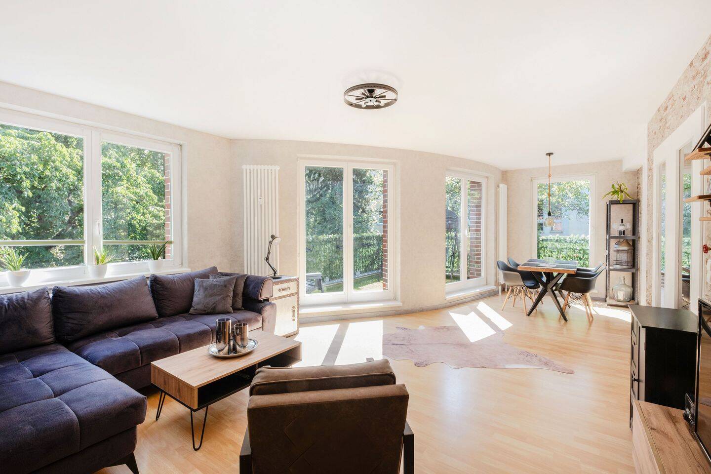 Loft-Charakter in einer Garten-Remise – moderner Wohnkomfort in Reinickendorf