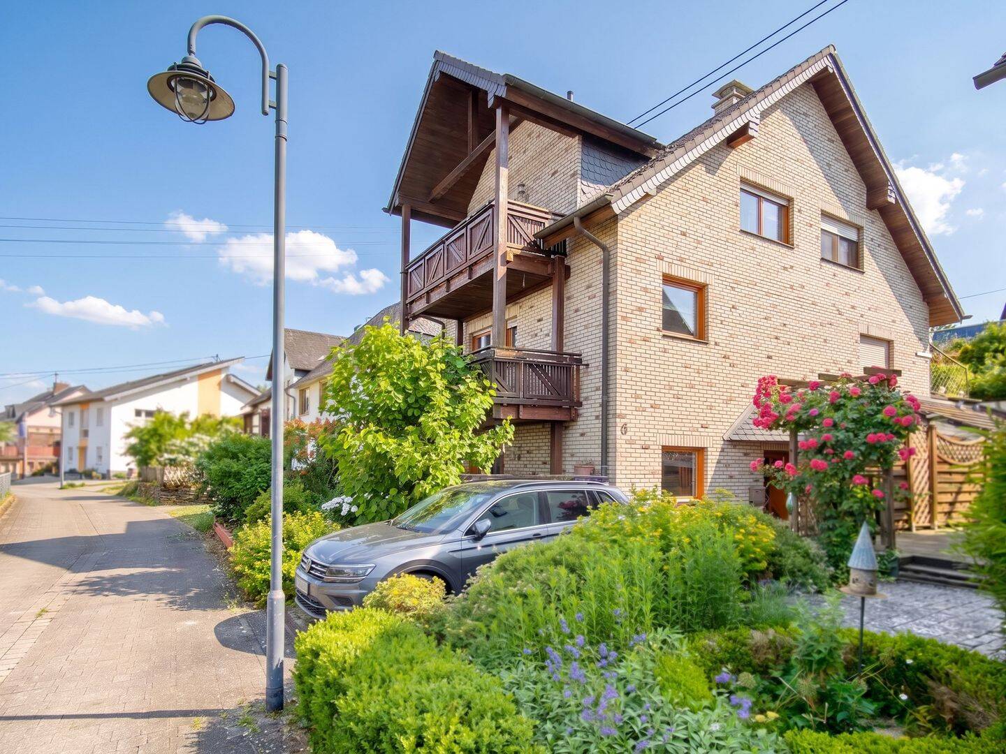 Einfamilienhaus mit Einliegerwohnung, Terrasse, kleinem Garten und Garage in ruhiger Lage, 55422 Bacharach