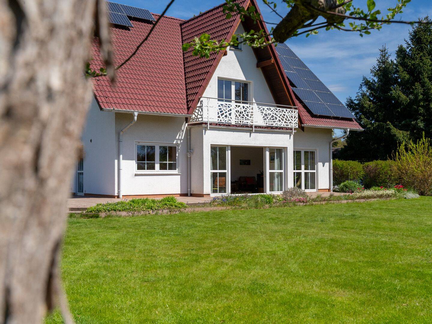 Bezugsfreies Einfamilienhaus mit großem Garten, Terrasse, Balkon und Garage, 14656 Brieselang