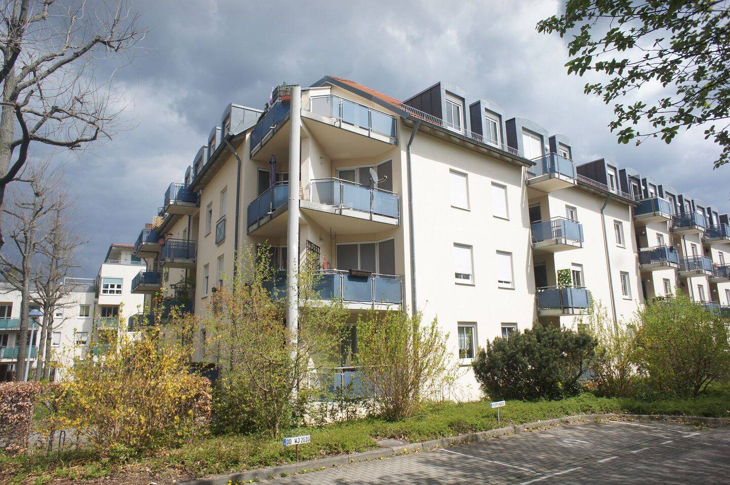 Attraktives 1-Raum-Appartement mit Dachterrasse u. EBK in ruhiger und grüner Lage!!!, 1237 Dresden