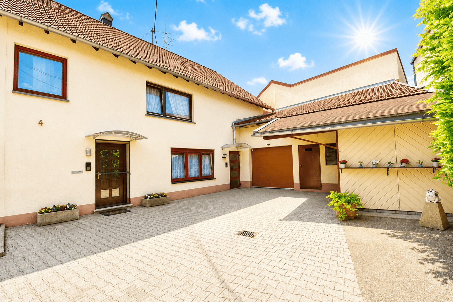 Freistehendes Familienhaus mit separater Einliegerwohnung und Ausbaureserve in Haueneberstein, 76532 Baden-Baden