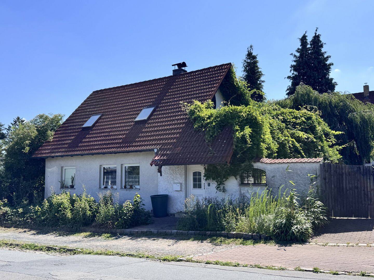 Sanierungsbedürftiges Einfamilienhaus in Dresden-Cossebaude, 1156 Dresden