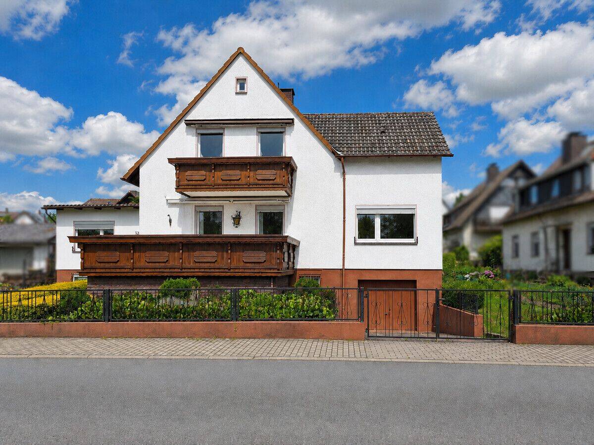 Freistehendes Einfamilienhaus mit schönem Grundstück und Modernisierungsbedarf, 34369 Hofgeismar
