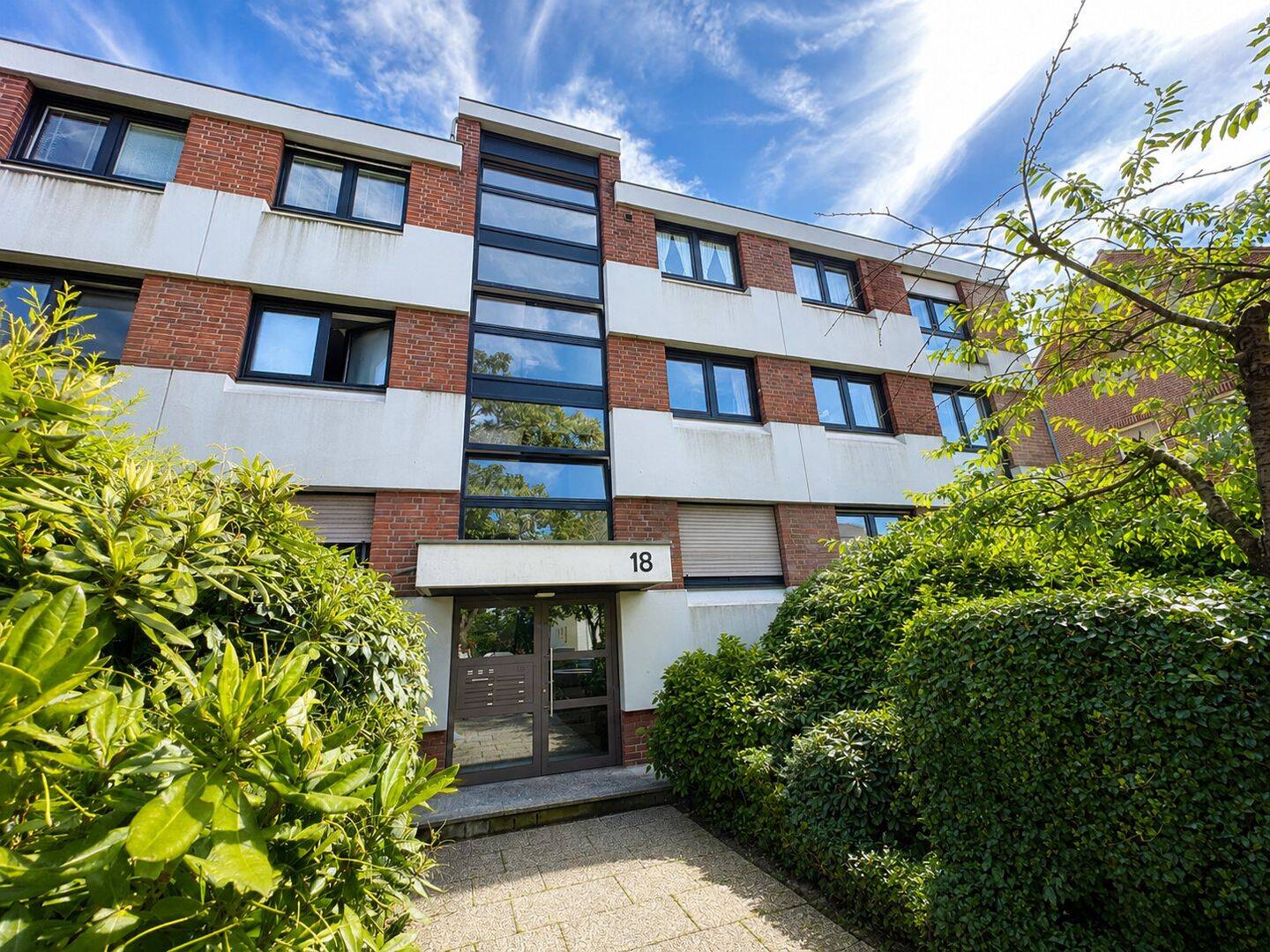 Moderne 4-Zimmer-Eigentumswohnung mit Balkon, Klimaanlage und Stellplatz, 40470 Düsseldorf (Düsseltal Grafenberg Mörsenbroich Rath)