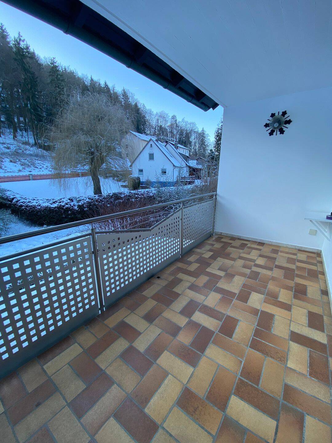 Freundliche und gepflegte 4-Raum-Wohnung mit Einbauküche in Nittendorf, 93152 Nittendorf