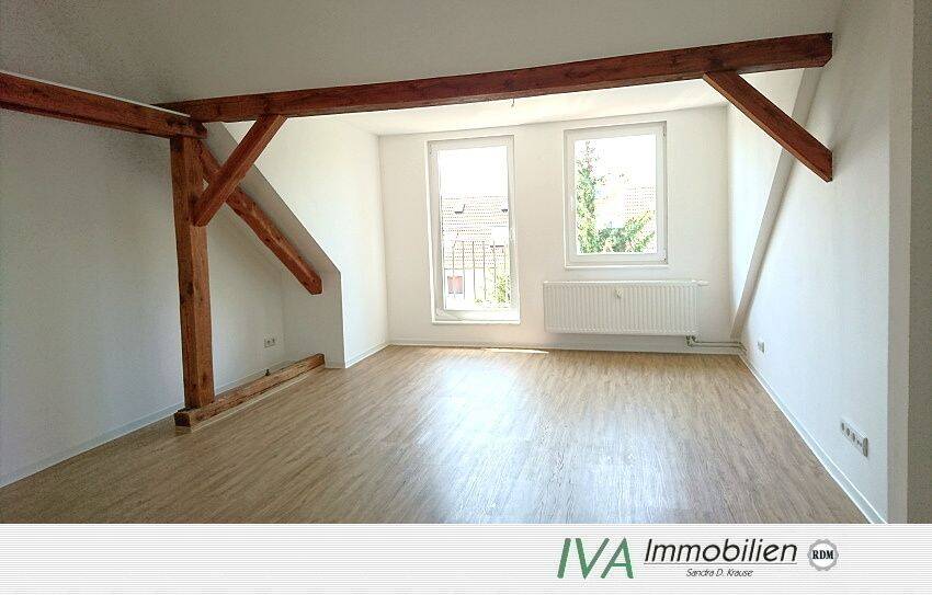 Tolle 2-Raum-Dachgeschoss-Wohnung mit Eckbadewanne und Dusche in der Delle, 1589 Riesa