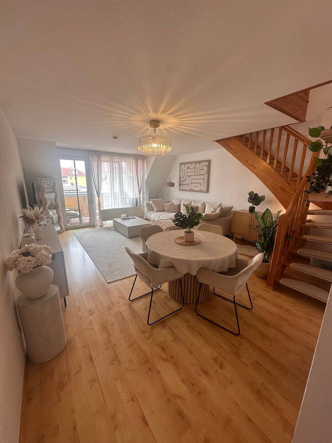 Wunderschöne 3-Zimmer Maisonettewohnung mit Balkon + Tiefgarage, 90459 Nürnberg