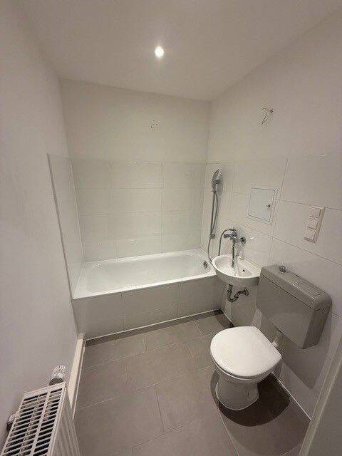 2-Raum Wohnung im Erdgeschoss mit Balkon und Wannenbad, 6130 Halle (Saale) (Ammendorf-Beesen Damaschkestraße Dieselstraße Südstadt)