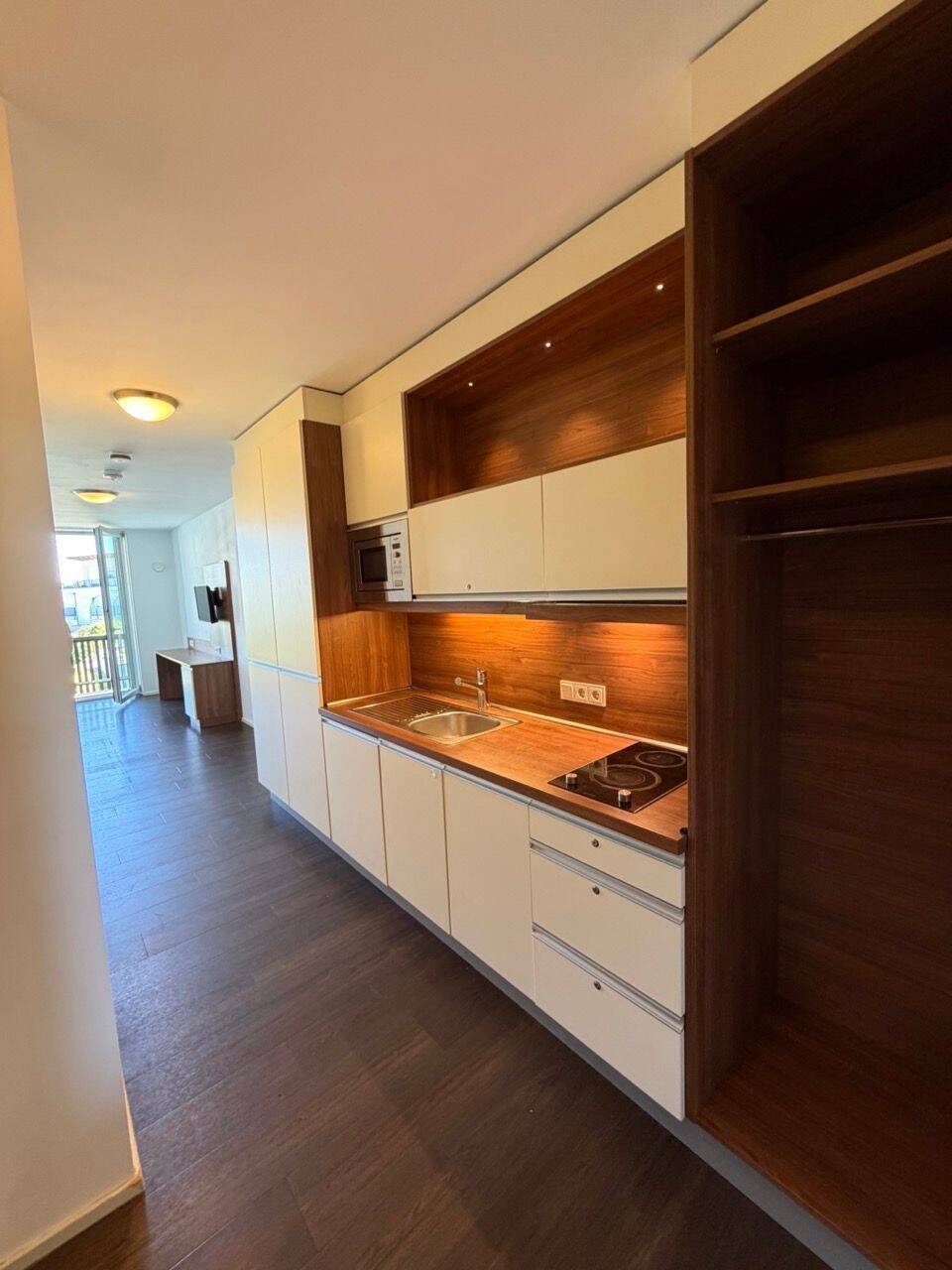 Provisionsfrei: Modernes Apartment mit Balkon, Teilmöblierung & Stellplatz in Olching, 82140 Olching