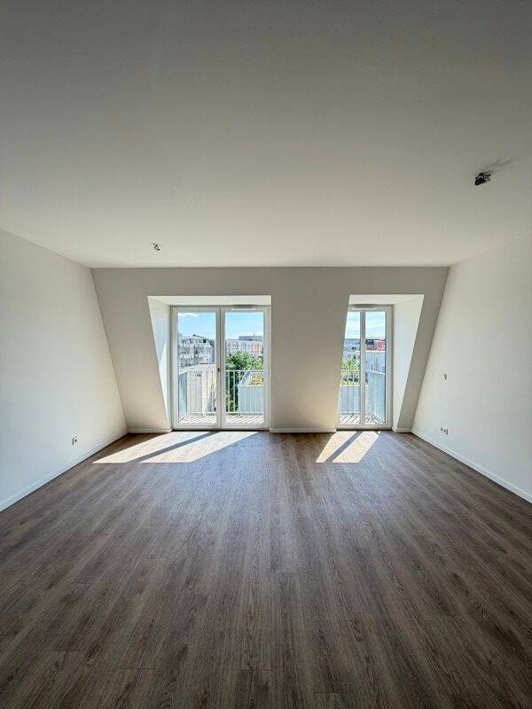 Lichtdurchflutete 3-Raum-Wohnung mit Einbauküche und Balkon, 1067 Dresden (Friedrichstadt Innere Altstadt Wilsdruffer Vorstadt/Seevorstadt-West)