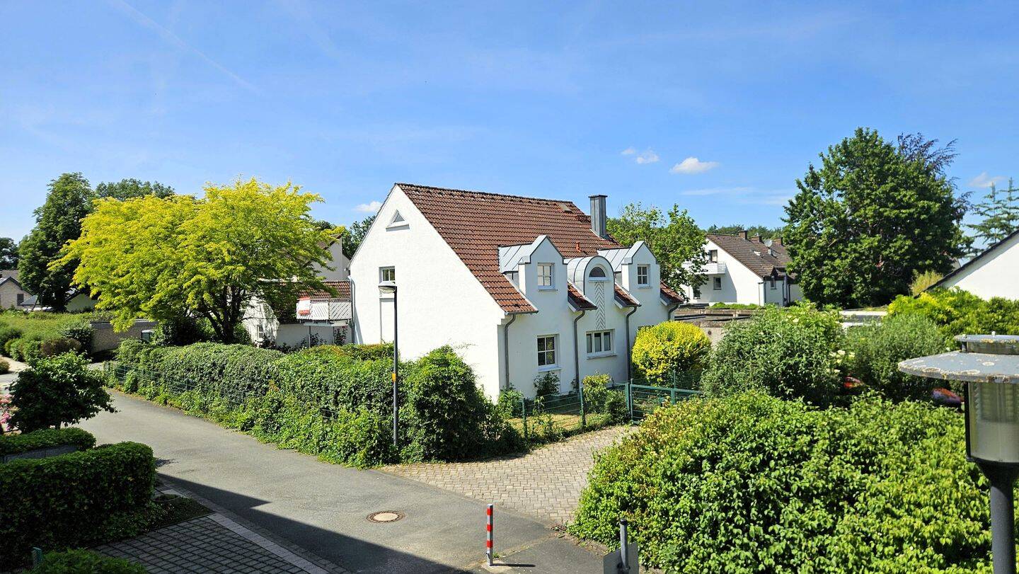 ZU VERKAUFEN: Flexibel nutzbares Ein- oder Zweifamilienhaus mit Garten, Terrasse, Garage und Balkon, 59505 Bad Sassendorf
