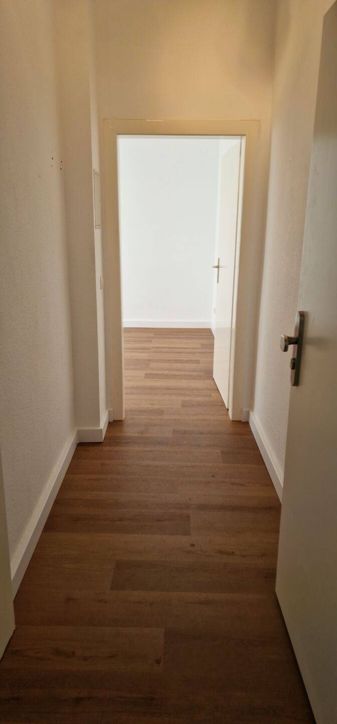 Helle 2-Zimmer-Wohnung mit Küche und Loggia mit Blick ins Grüne, 45144 Essen (Frohnhausen)