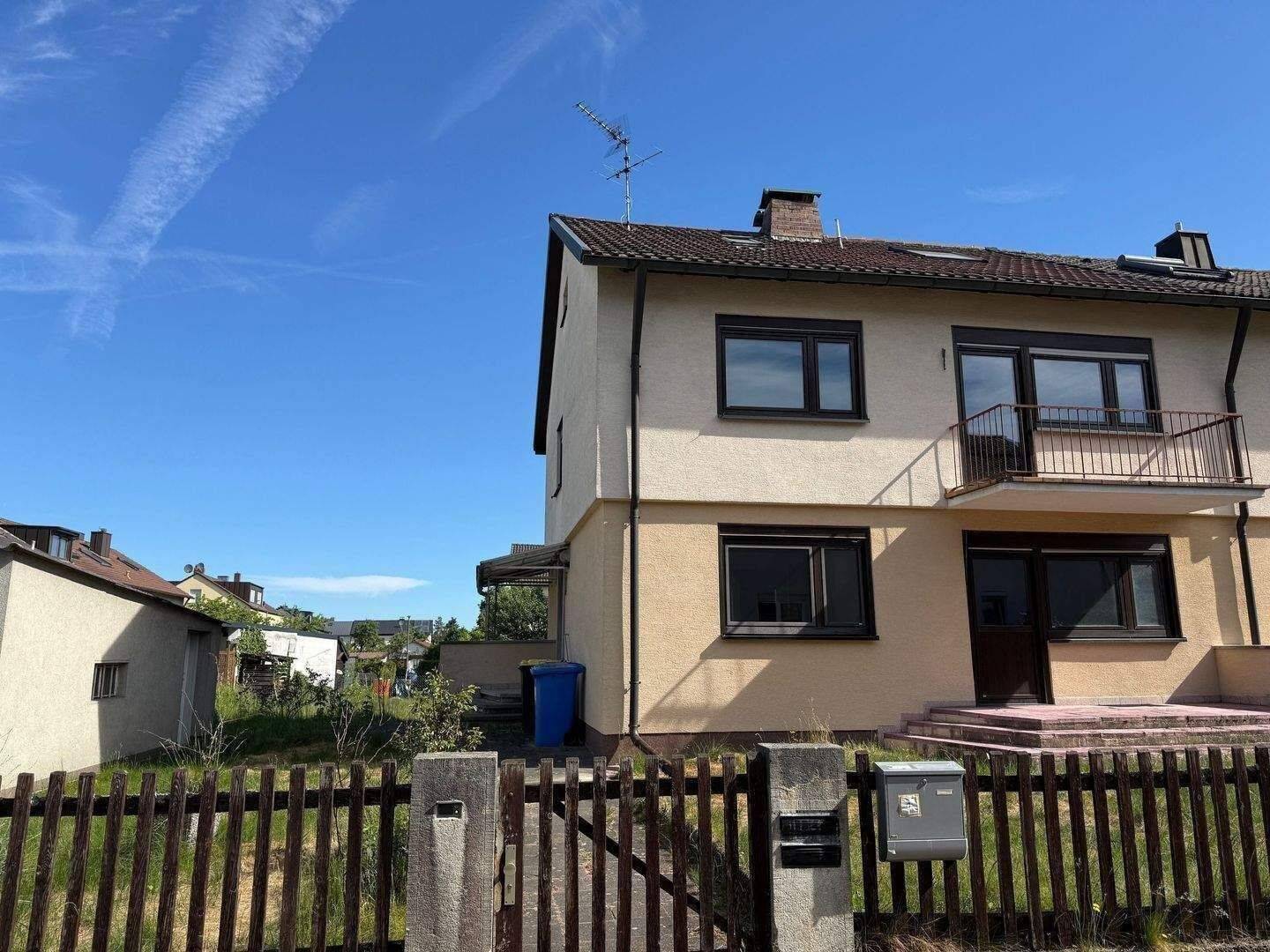 Großes Haus, Ideal für Familien mit Platzbedarf, mit 569 m² Grundstück, mit Garage und Gartenhaus, 90475 Nürnberg
