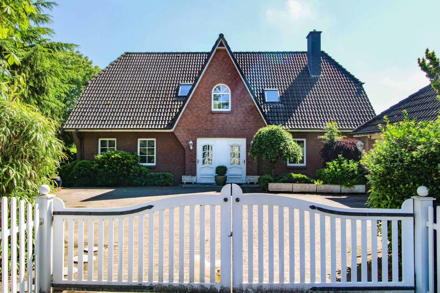 Gepflegtes Ein- oder Zweifamilienhaus in ruhiger Lage von Enge-Sande, 25917 Enge-Sande