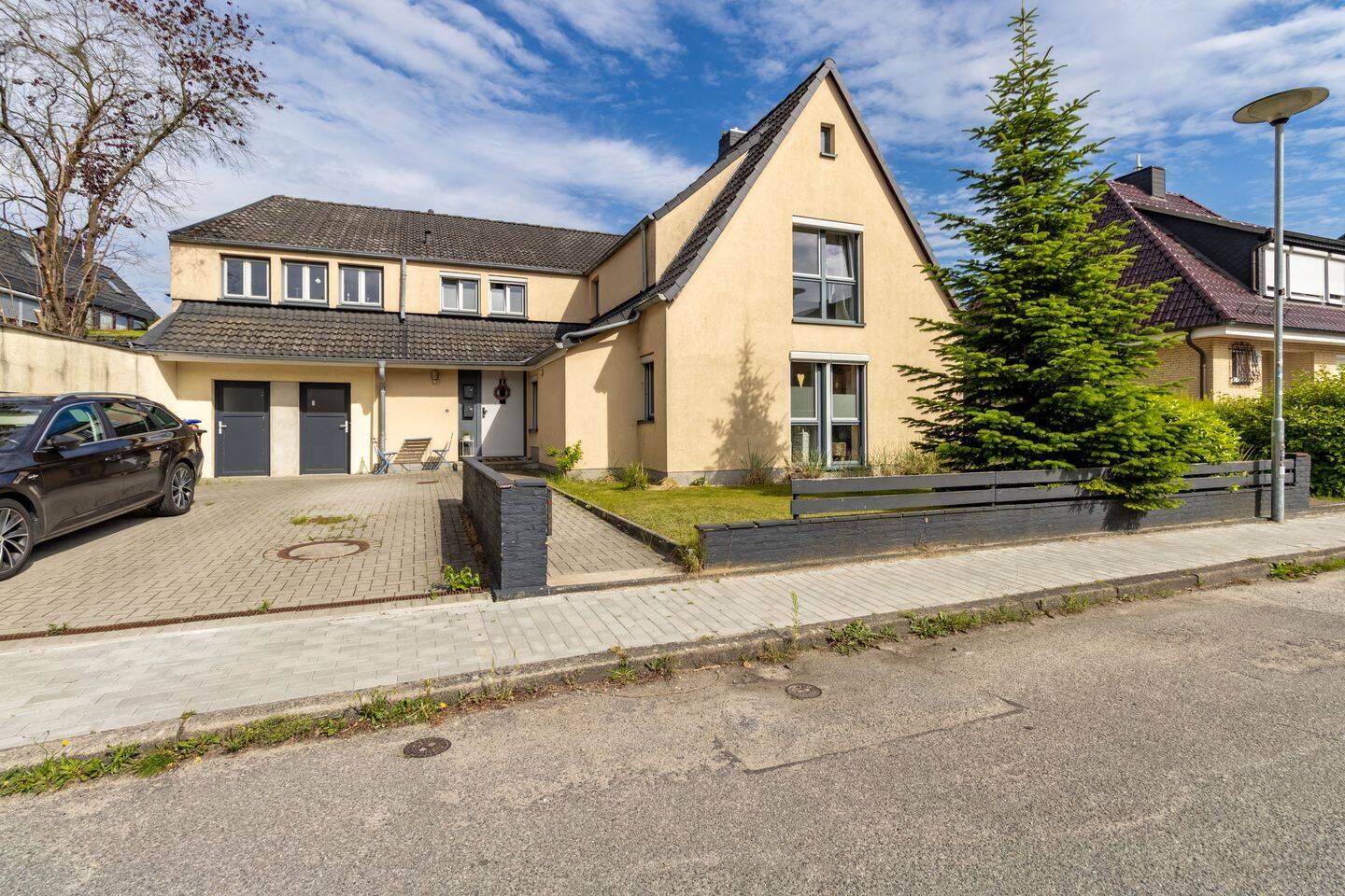 Wohnen & vermieten in Israelsdorf Zweifamilienhaus mit freier Wohnung, 23568 Lübeck (Schlutup Sankt Gertrud)