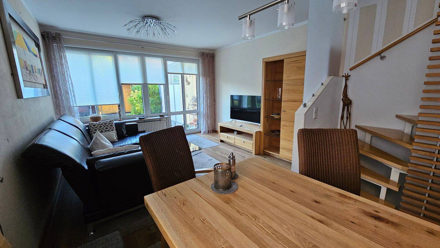 komplett ausgestattet und möbliert: 3-Zimmer-Maisonette-Wohnung plus Hobbyraum mit Privatgarten, 81739 München (Ramersdorf-Perlach)