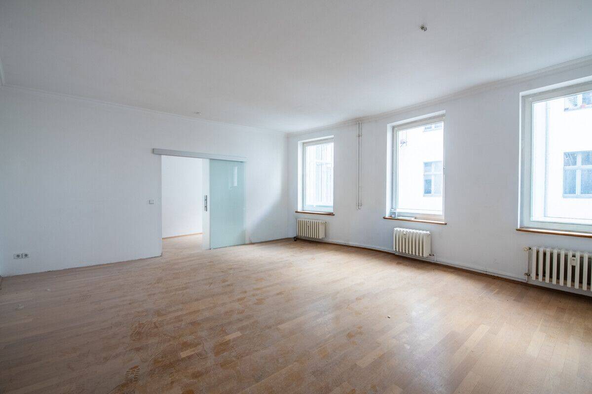 Bezugsfrei in Toplage in Friedrichshain: Helle 2-Zimmer-Altbauwohnung mit Tageslichtbad, 10249 Berlin (Friedrichshain-Kreuzberg Friedrichshain Prenzlauer Berg)