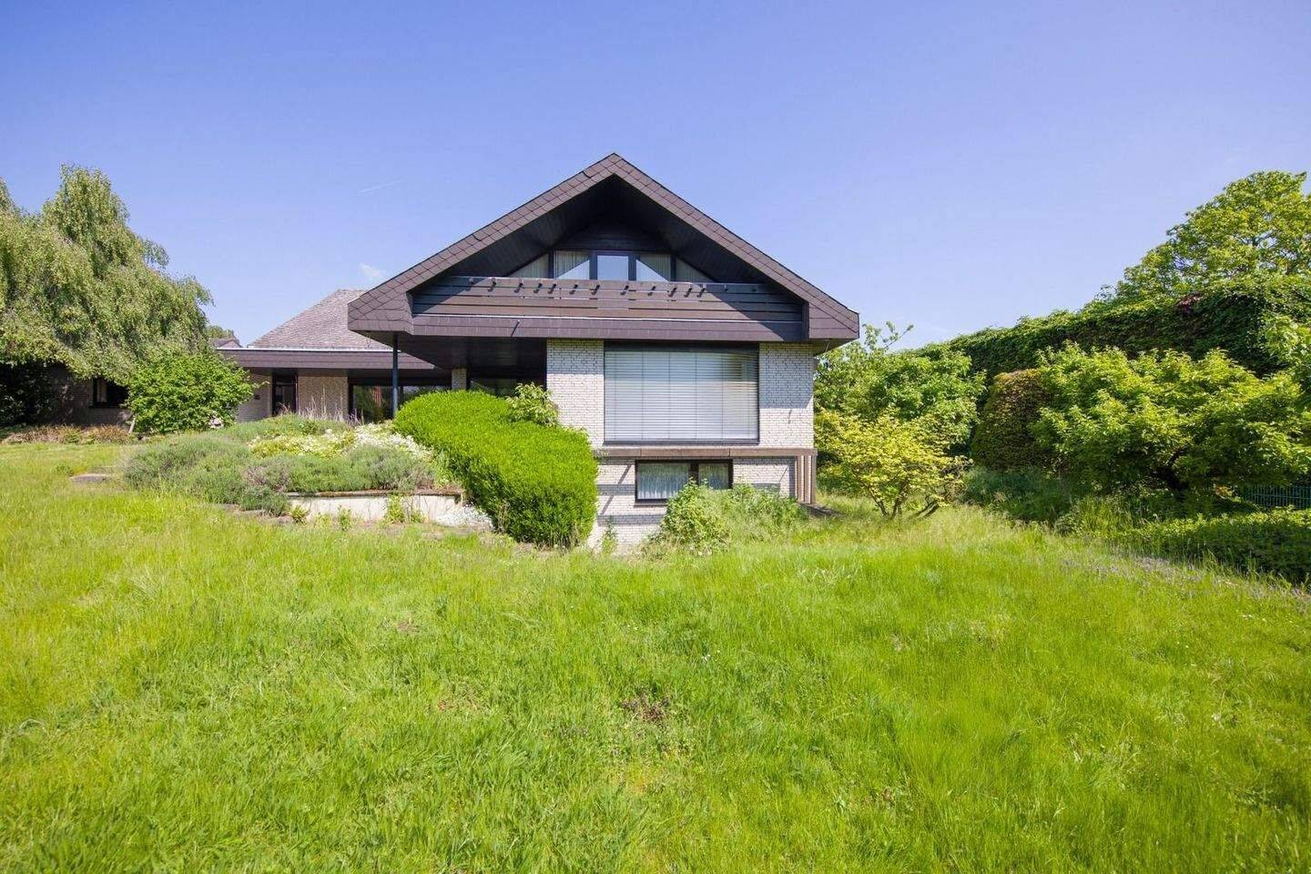 — Die Lage ist einzigartig !! — Großzügige Villa — alles hochwertig und original aus den 80iger Jahren !! —, 59302 Oelde