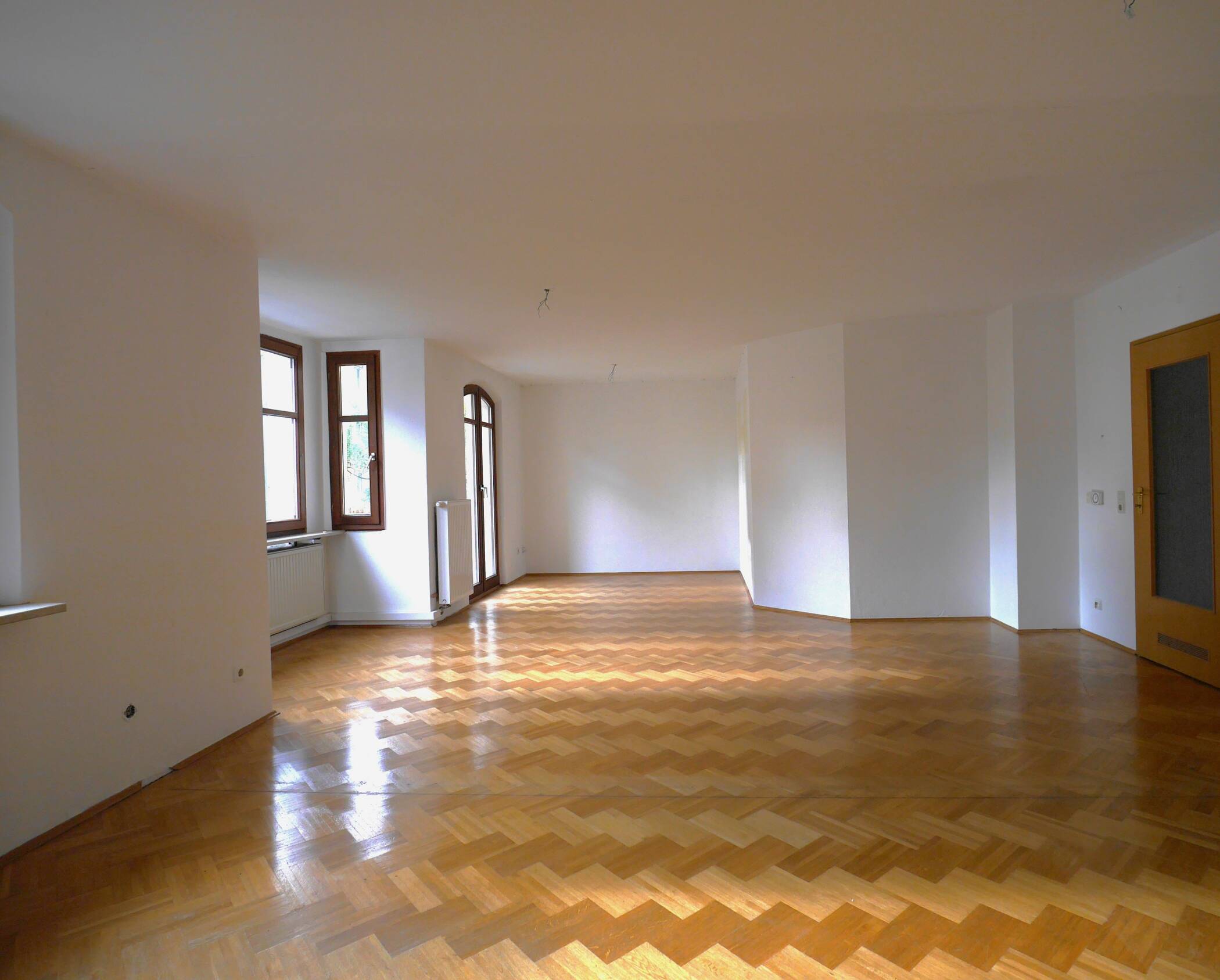 Familienfreundliche 5-Zi.-Wohnung mit herrlichen Balkonen in ruhiger Lage von Nürnberg, 90461 Nürnberg