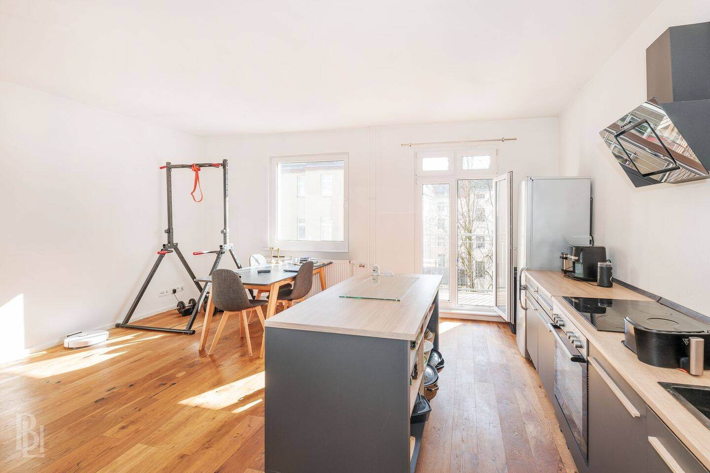 Balkon, Aufzug und unter 450K: Modernisierte 3-Zimmer-Wohnung mit Balkon in Kreuzberg, 10997 Berlin (Friedrichshain-Kreuzberg Kreuzberg)