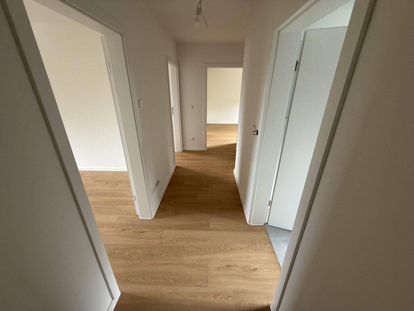 Sanierte Dachgeschosswohnung mit Fußbodenheizung und Stellplatz zum Erstbezug, 29225 Celle