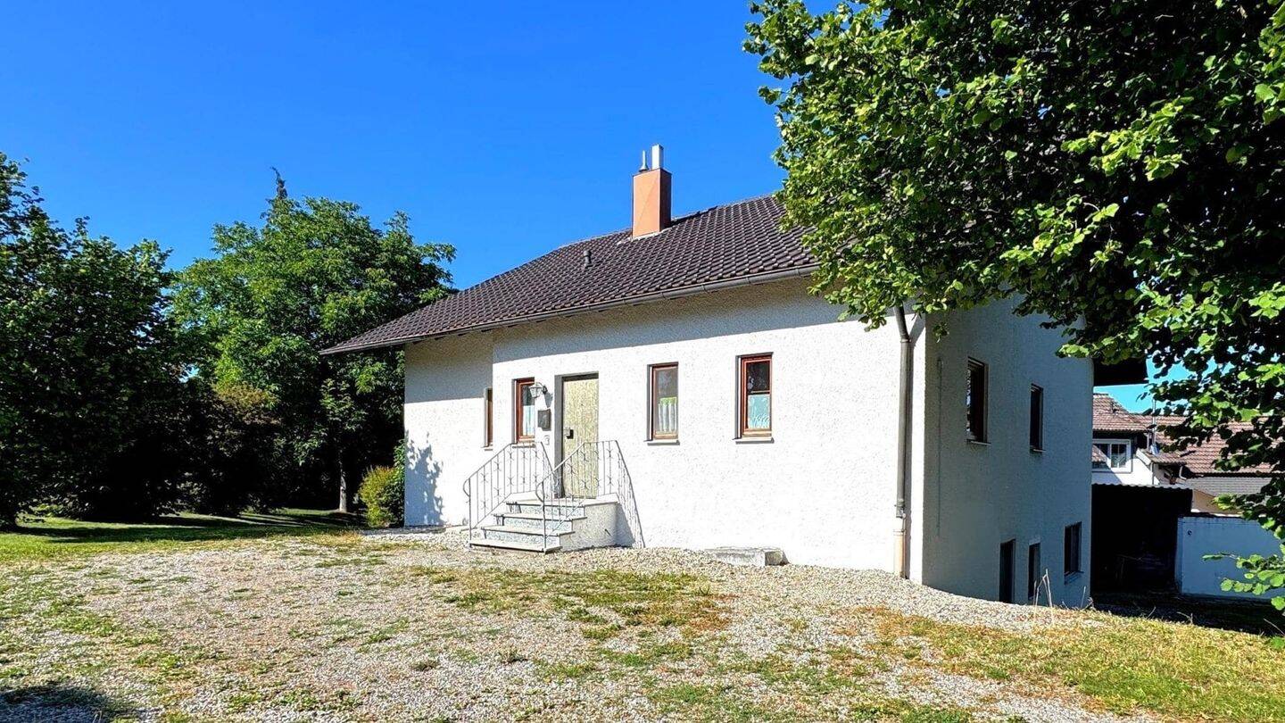 Viel Platz für Ihre Zukunft – Einfamilienhaus mit Einliegerwohnung, ausbaubarem Dachgeschoss, 88339 Bad Waldsee