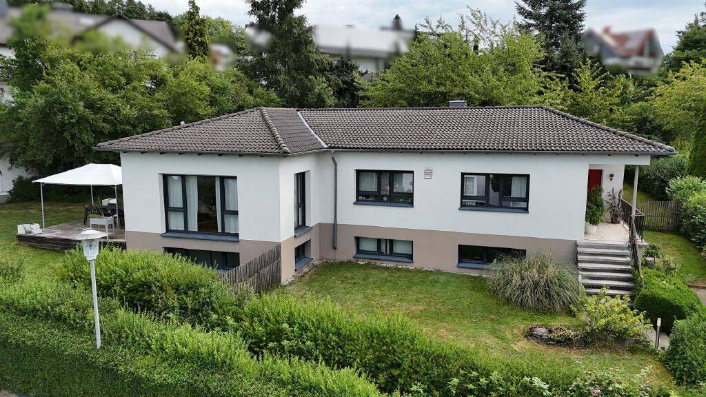 Großzügiger Bungalow in begehrter Wohnlage von Frankenberg (Eder), 35066 Frankenberg (Eder)