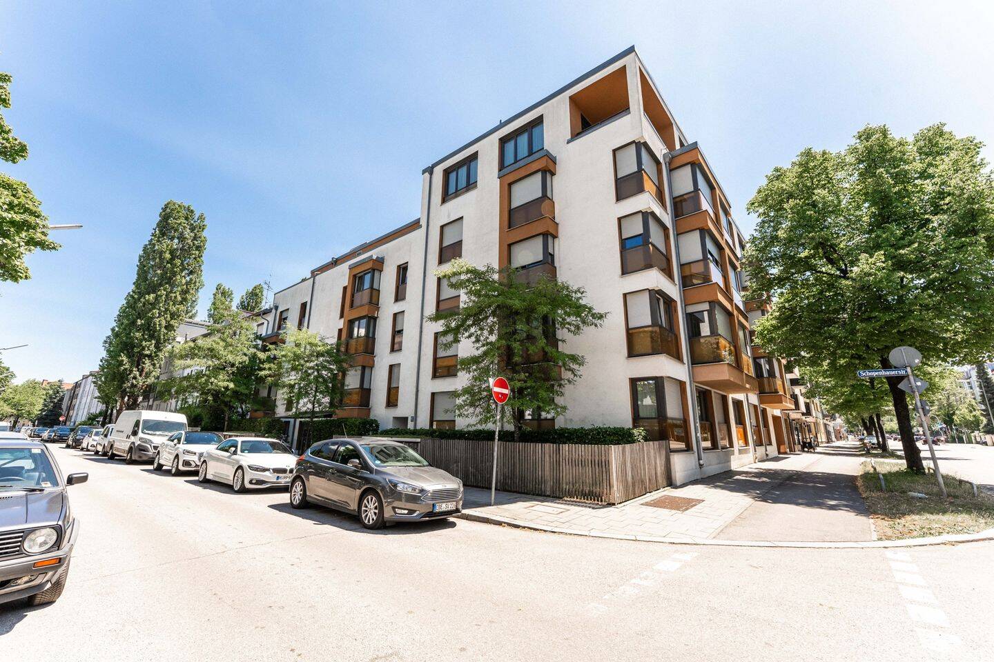 Neuwertige Stadtwohnung mit großem Südbalkon zum Innenhof, 80807 München (Milbertshofen-Am Hart Schwabing-Freimann)