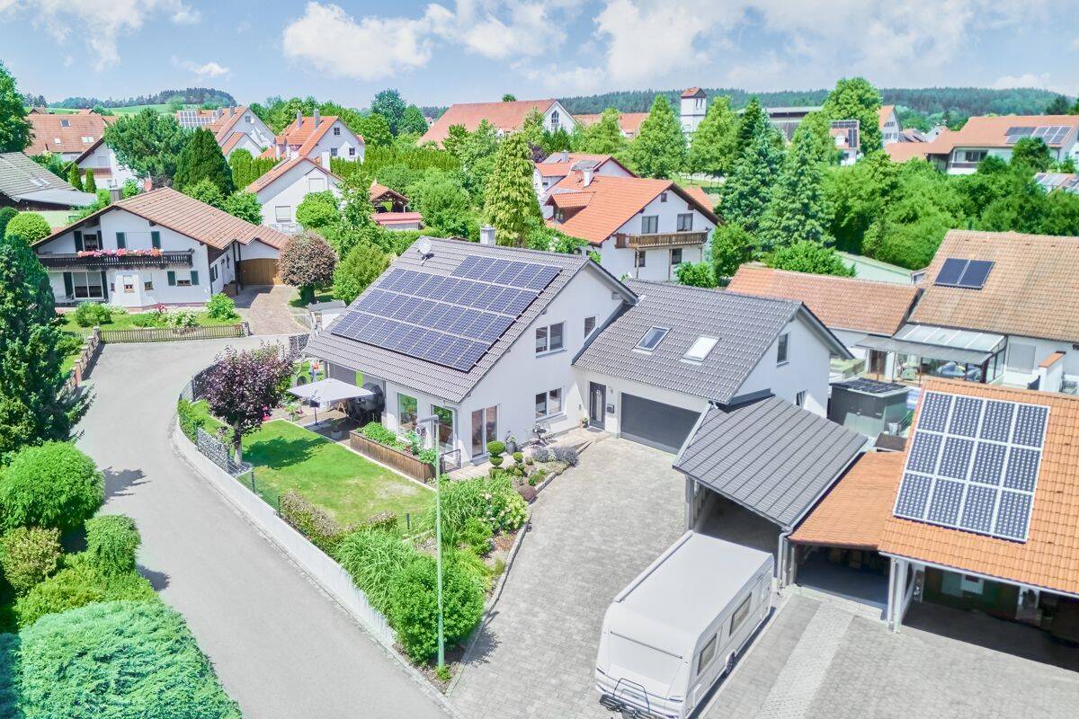 Energieeffizient und zukunftssicher. Modernes KfW-70-Familienhaus mit Wärmepumpe, 86868 Mittelneufnach