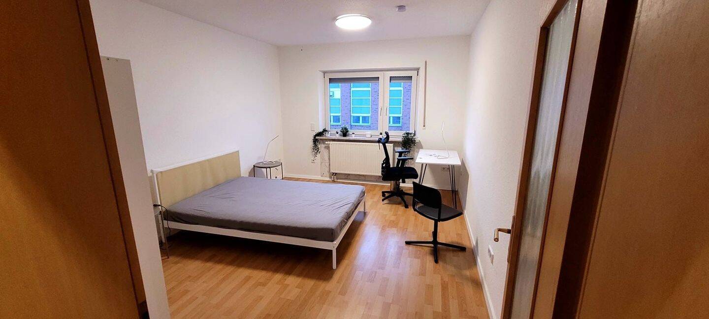 Sonnige 2 Zimmer Wohnung mit riesengroßen Balkon, 90443 Nürnberg
