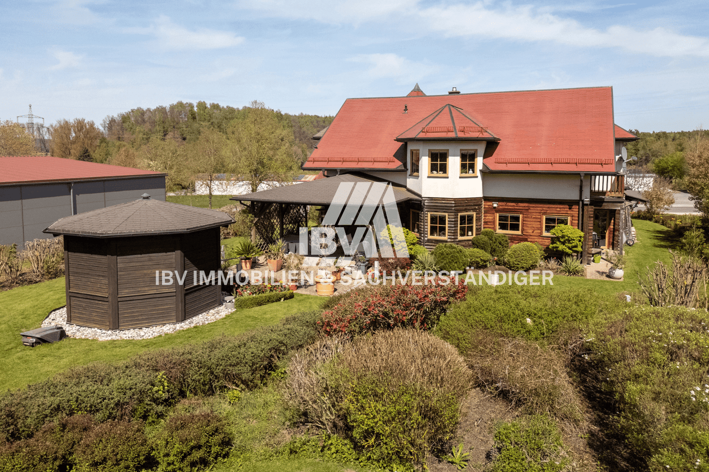 Kanadischer Wohntraum: Hochwertiges Blockhaus-Unikat auf großem Grundstück in Hirschau, 92242 Hirschau