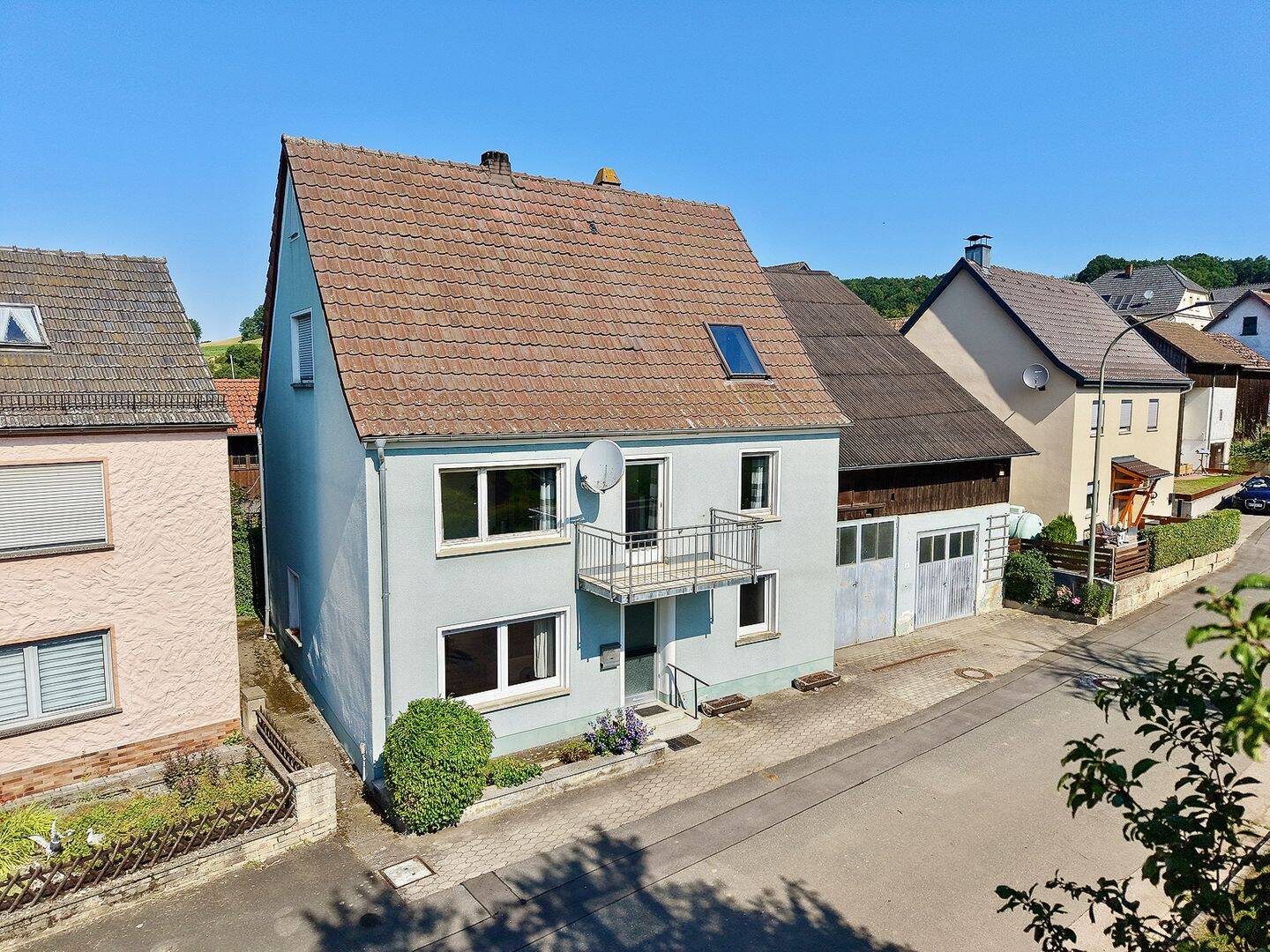 Großzügiges Wohnhaus mit Nebengebäude und Garten in Burgkunstadt OT Theisau, 96224 Burgkunstadt