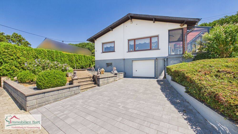 PERL-BESCH: SEHR GEPFLEGTES WOHNHAUS MIT 3 GARAGEN, FERNSICHT UND WALDRANDLAGE!, 66706 Perl