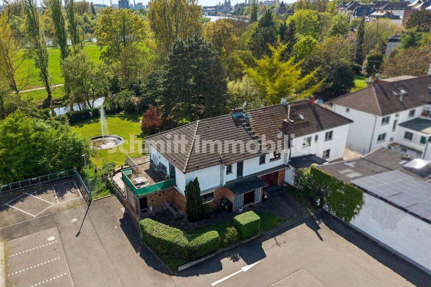 Zweifamilienhaus. Freier Wasserblick. 967 m² Südgrundstück., 65934 Frankfurt am Main (Höchst Nied)