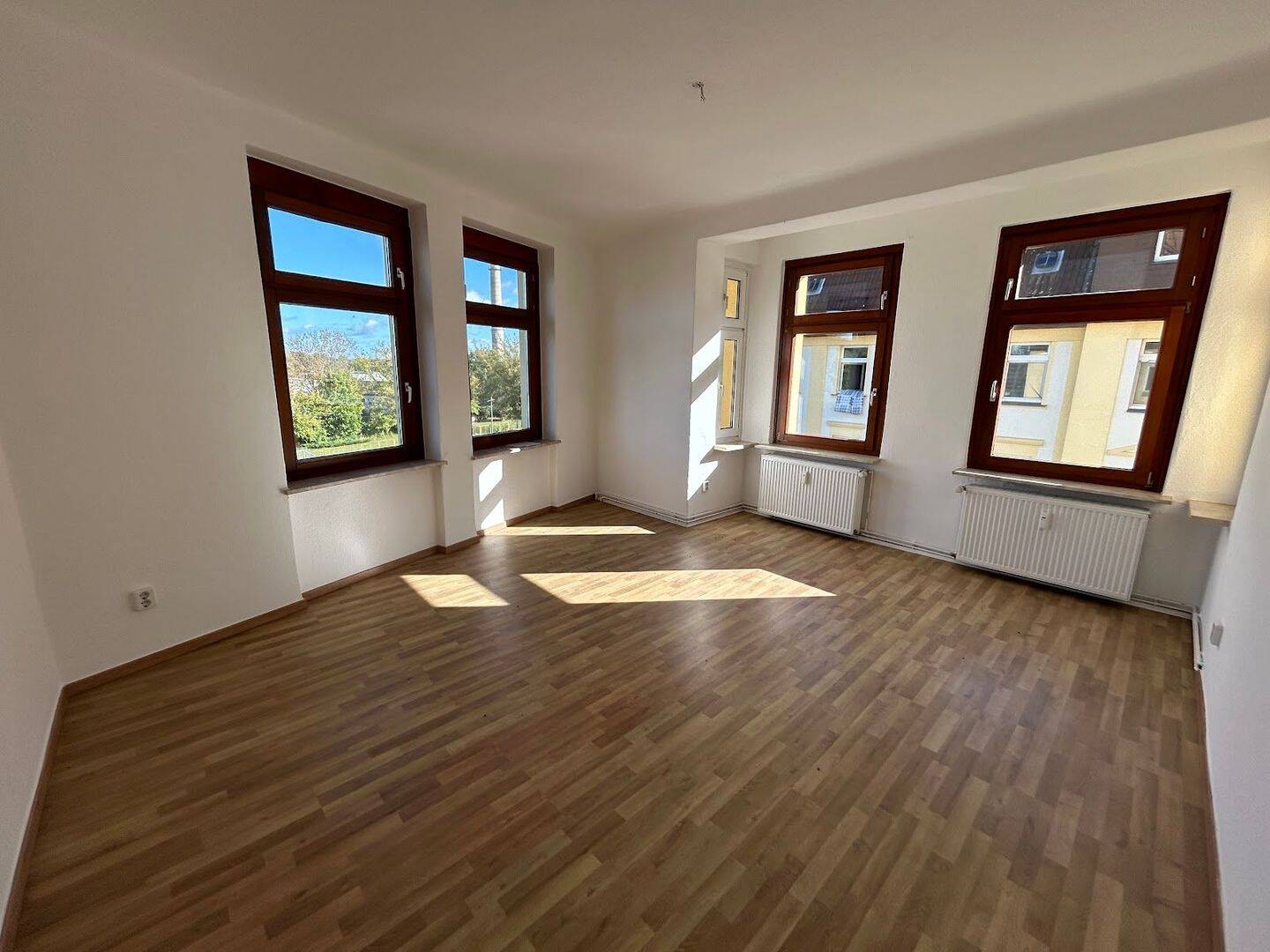 Geräumige 2-Zimmer-Wohnung mit geschlossenem Balkon!