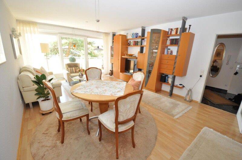 KN-Paradies: 3-Zimmerwohnung mit Balkon, Aufzug, Garage und Einbauküche – frei ab 01.08., 78462 Konstanz