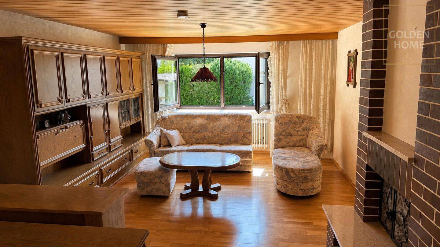 Freistehendes Zweifamilienhaus mit Garten, zwei Garagen & großem Potenzial, 90475 Nürnberg